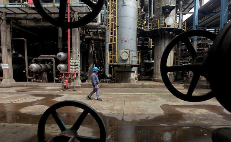 Oil Inventories Unexpectedly Rise by 800K Barrels Last Week: API