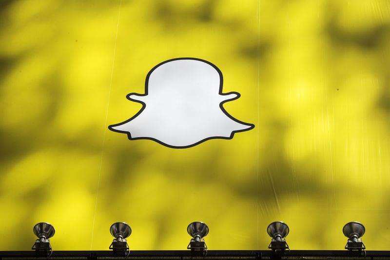 AT&T, Airlines, Social Media Profits: 3 Things to Watch