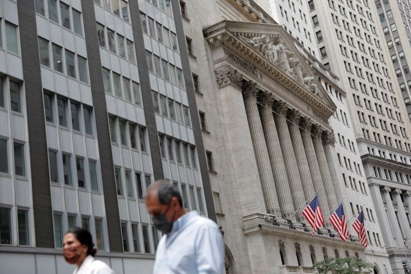 Wall Street ends higher, powered by strong earnings, economic cheer