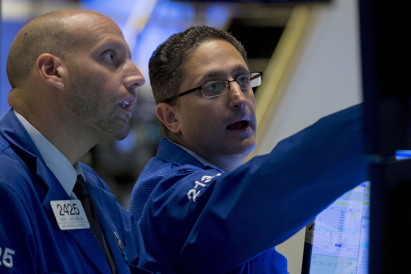 S&P 500 Rides Tech to Close Higher After Surprise Gain in Jobless Claims