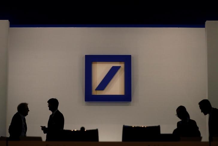 European Stocks Edge Higher; Deutsche Bank, Barclays Star With Quarterly Results