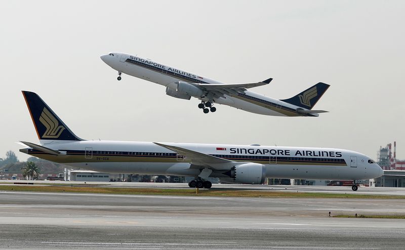 Singapore Airlines posts $302 million first-quarter loss