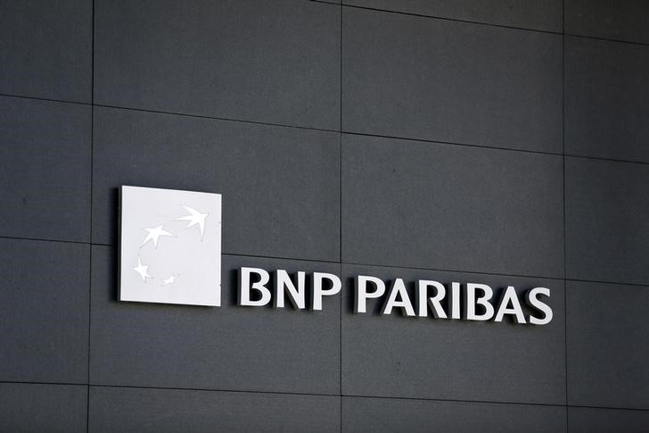 European Stocks Lower; BNP Paribas Slips Despite Profit Jump