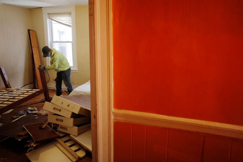U.S. COVID-19 eviction ban expires, leaving renters at risk