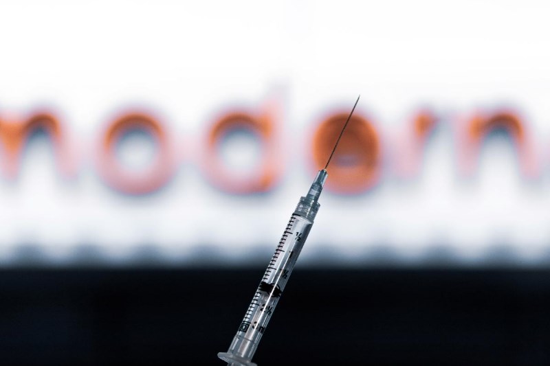 Moderna, BioNTech Extend Record Rally Ahead of Booster Plans