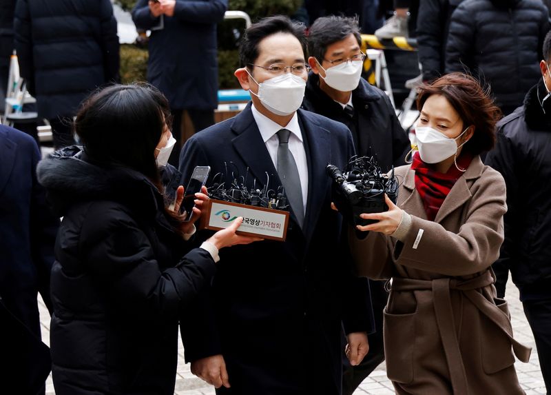 Thinner and apologetic, Samsung's leader walks out of jail on parole