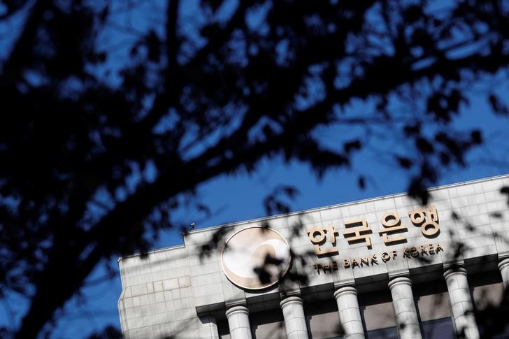 Bank of Korea Hikes Rate as Debt Risks Outweigh Virus Woes