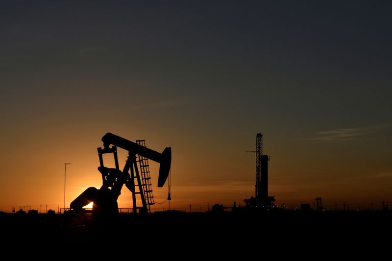 Oil mixed as Hurricane Ida slams U.S. crude hub, Louisiana