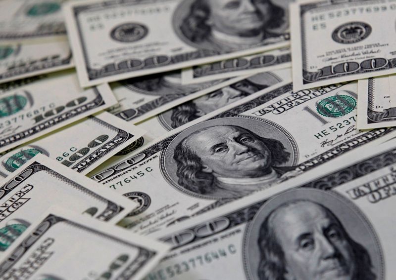 Dollar pinned as Powell plods toward tapering