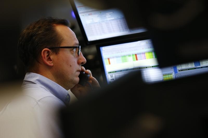 Exclusive: Refinitiv examines changes to key daily FX fixing window