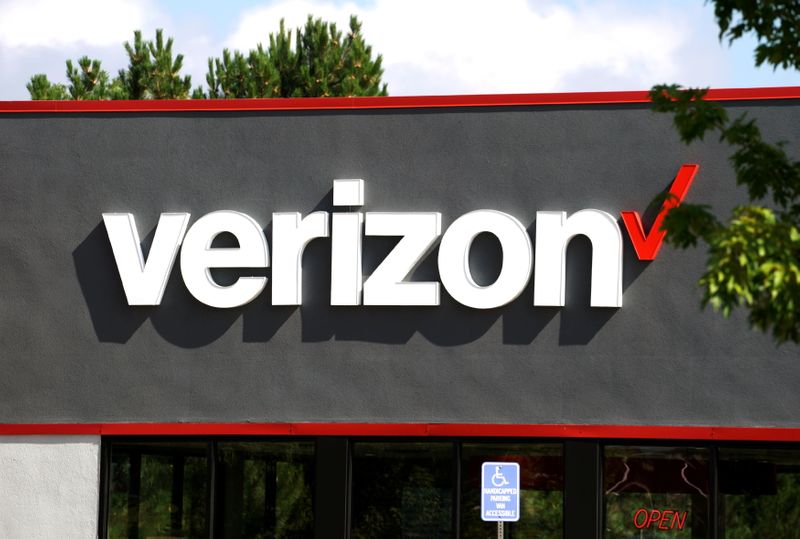Verizon sweetens subsidies on iPhones to match competition