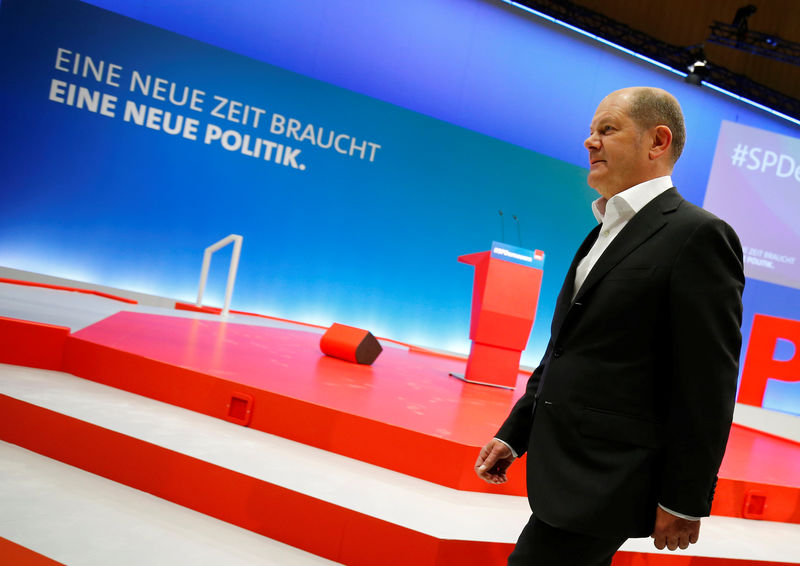 Euro Flat as Tight German Election Promises Slow Progress on Forming New Govt