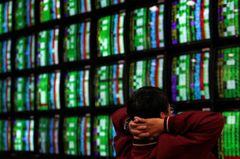 Asian shares edgy amid inflation fears, dollar at one-year high