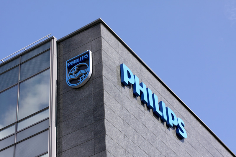Philips Falls on Lower Outlook as Component Supplies, Recall Bite