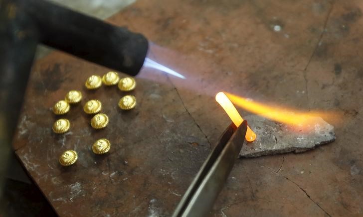 Gold Down, as Consumer Confidence Rises