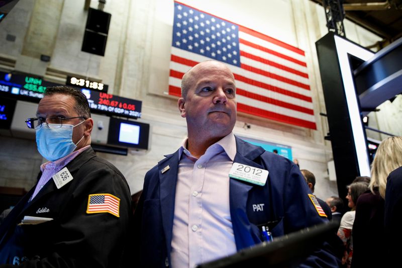 S&P 500, Nasdaq extend record streaks, with boost from chip, growth shares