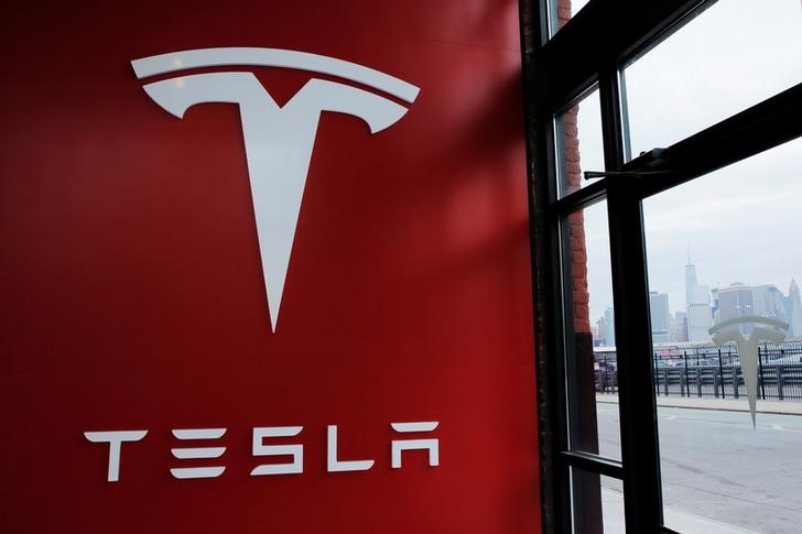 Tesla Shares Fall for a Fourth Day After $200 Billion Wipeout