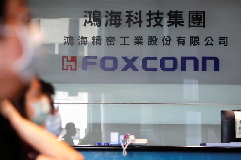 Foxconn finalizes $50 million stock deal with Lordstown Motors