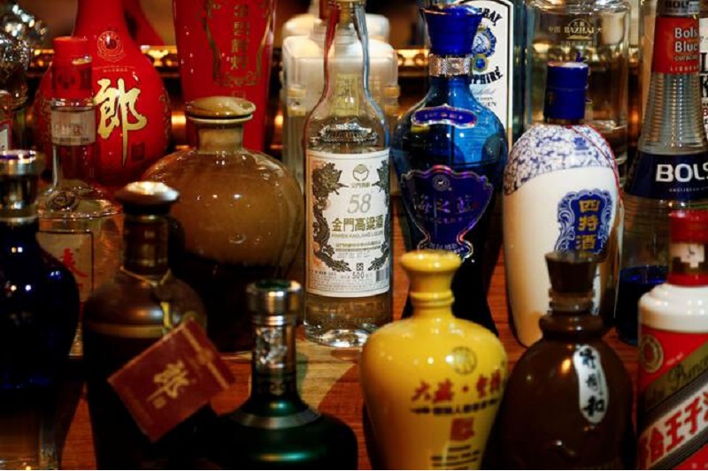 A股异动:白酒股集体下挫,中证白酒指数直线跳水2%