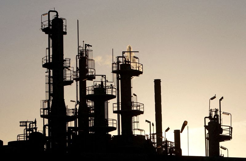 Oil reverses losses on weak dollar, but China crude reserves sale looms