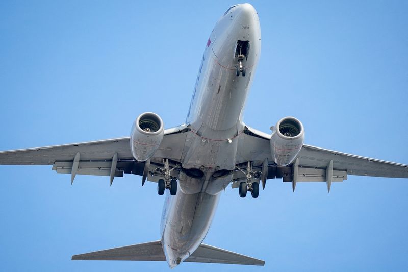 AT&T, Verizon pause 5G rollout near U.S airports to avoid flight disruptions