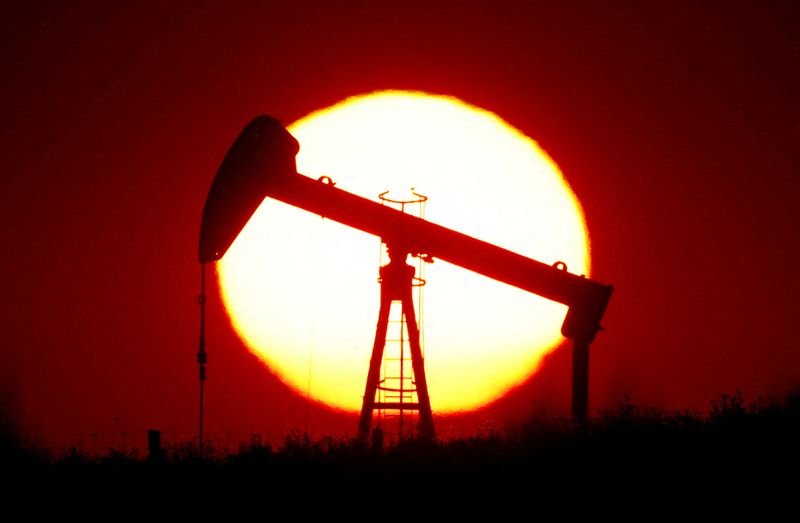 Oil prices hover around 2014 highs, supported by supply concerns
