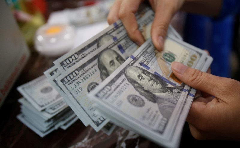 Dollar Edges Higher as U.S. Rate Outlook Offers Continued Support