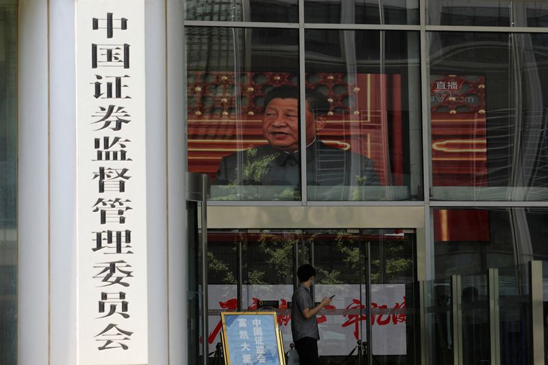 Exclusive-China securities regulator met foreign banks to soothe economic concerns