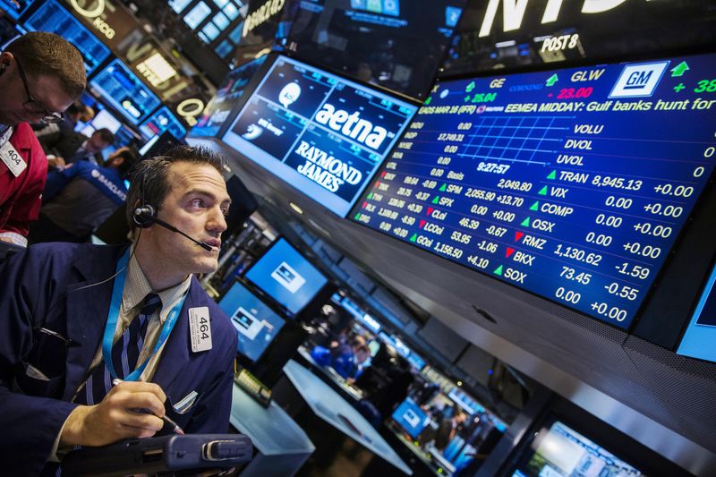 S&P 500 Ends Week in Green as Apple Leads Tech Resurgence