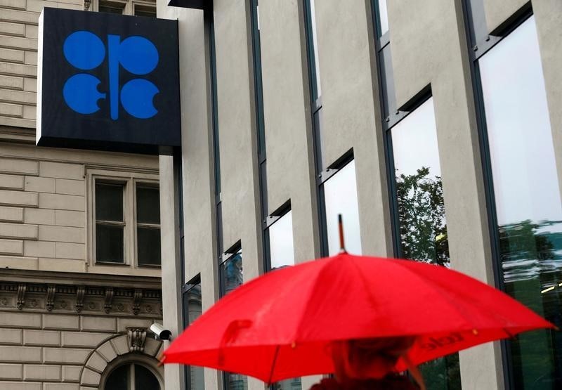 国际油价持稳，尽管面临两大利空因素，OPEC给多头打气