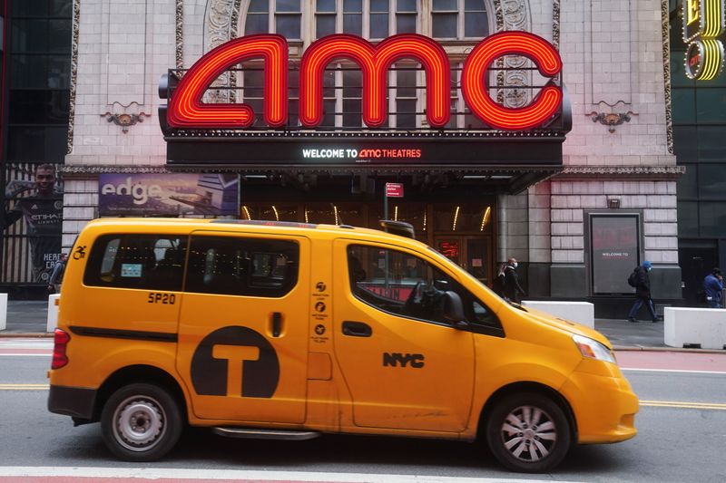 AMC院线Q4营收暴涨621% 净亏损收窄至1.34亿美元