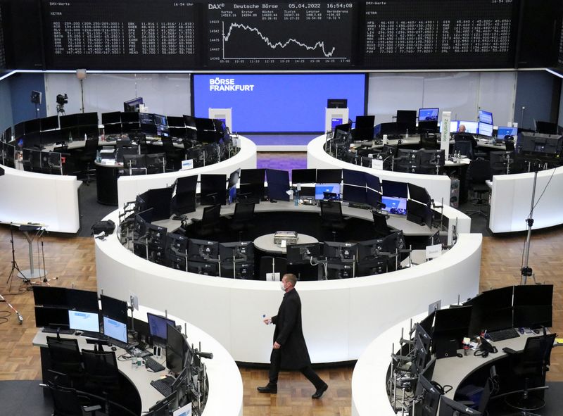 Worries over U.S. rate hikes, sanctions weigh on European shares