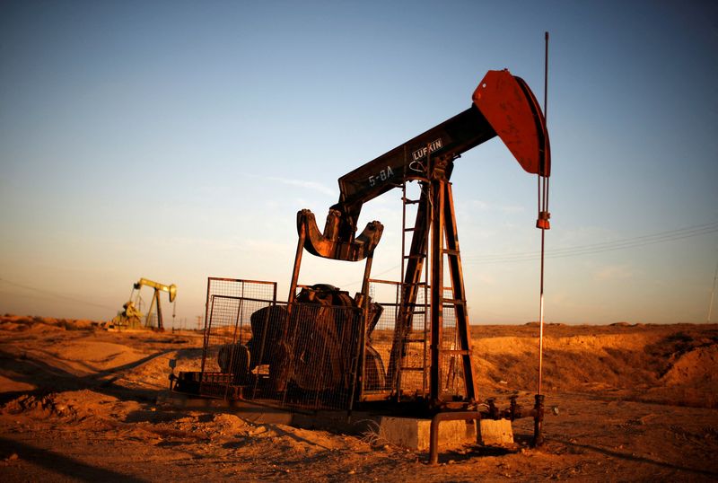 Oil headed for 3% weekly fall on emergency stocks release