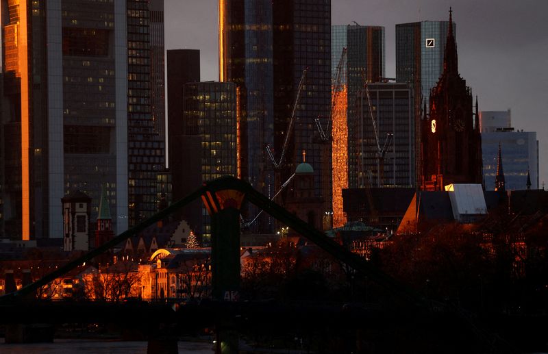 German economic institutes see sharp recession if Russian gas cut off