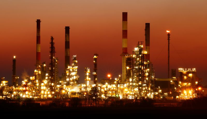 Oil slips on fears over slowing China demand