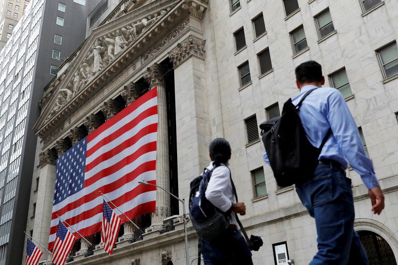 U.S. equity funds post biggest weekly outflow in four months
