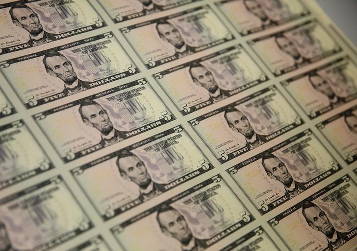 Dollar Edges Higher; Powell Adds to Sharp Rate Hike Expectations