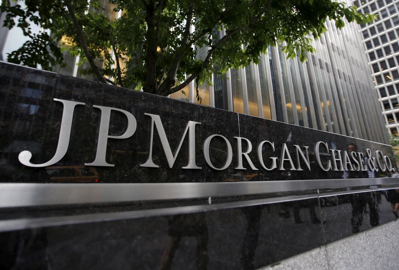 Major U.S. banks raise prime rate after Fed move