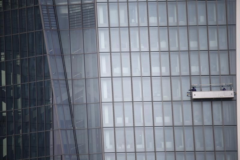 European Stocks Lower; Russia Tensions Heightened