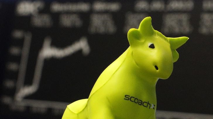 European Stock Futures Edge Higher; Sentiment Weak on Recession Fears