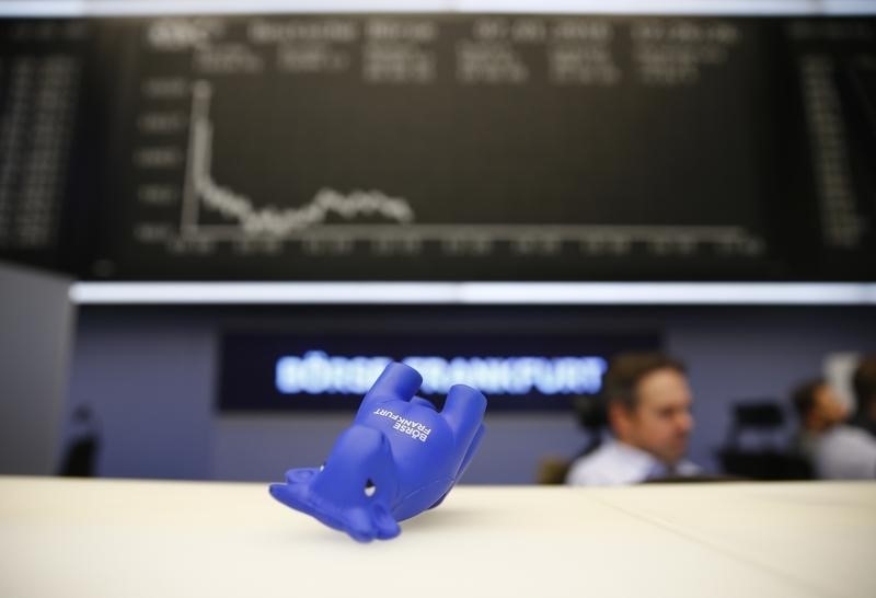 European Stocks Lower; Global Growth Concerns Weigh