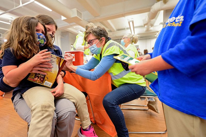 U.S. expert panel backs COVID boosters for children 5 to 11