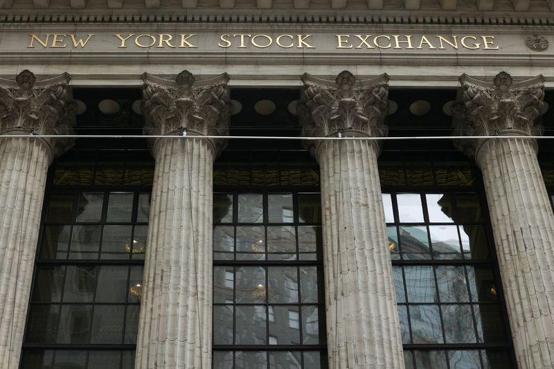 Wall Street rallies on back of big tech, banks