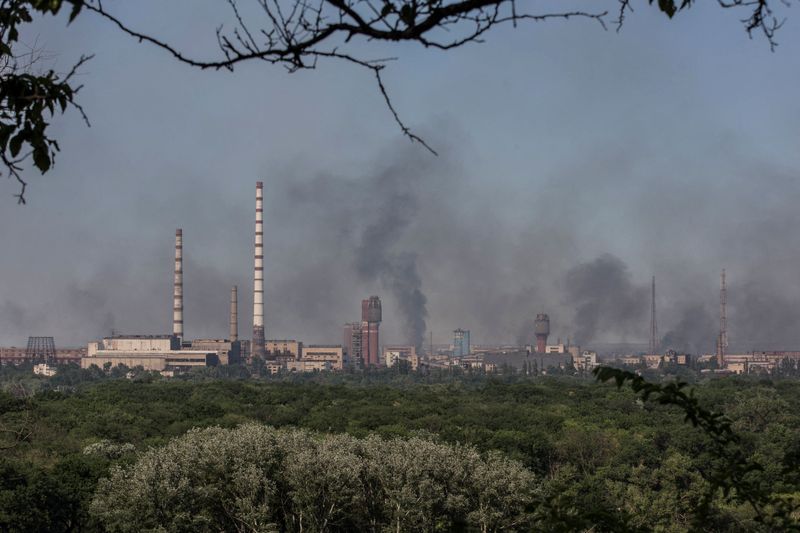 Russia destroys bridge over Ukrainian river, cutting escape route