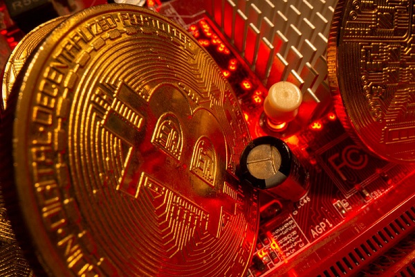 Bitcoin Bears Eye More Blood as Long-Term Holders Scatter