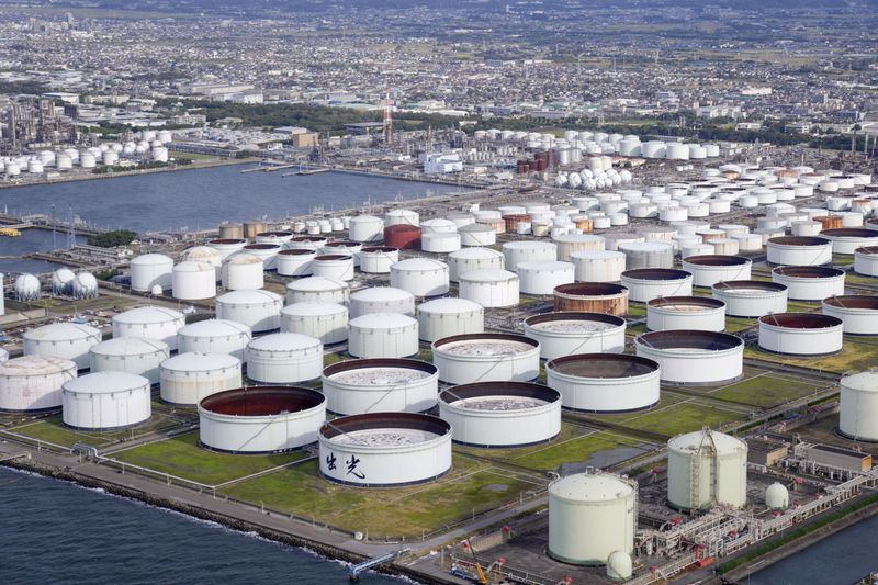 Oil edges down as demand concerns weigh, heading for weekly fall