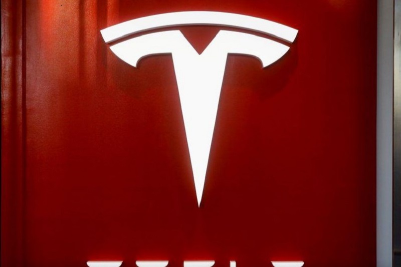 Tesla Investor Sues Musk and Company over ‘Toxic Workplace Culture’