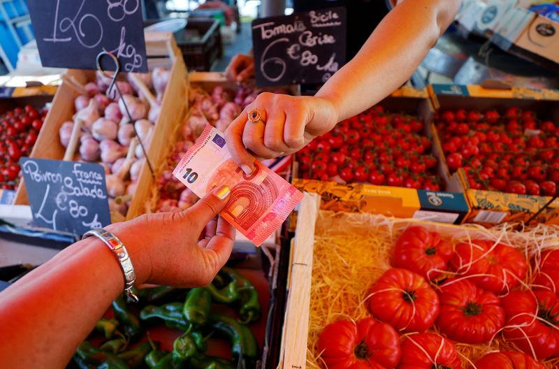 Euro gains traction ahead of inflation data, dollar steadies