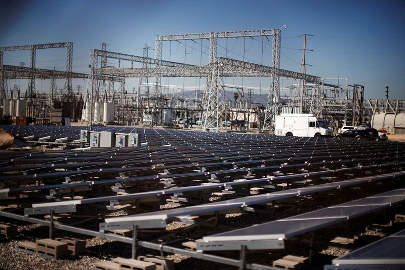 Jobs in U.S. energy sector rose in 2021, work in low-carbon vehicles leads