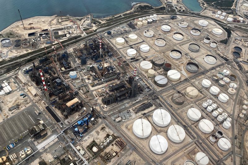 Oil prices slip as recession fears rumble on, tight supply stems losses